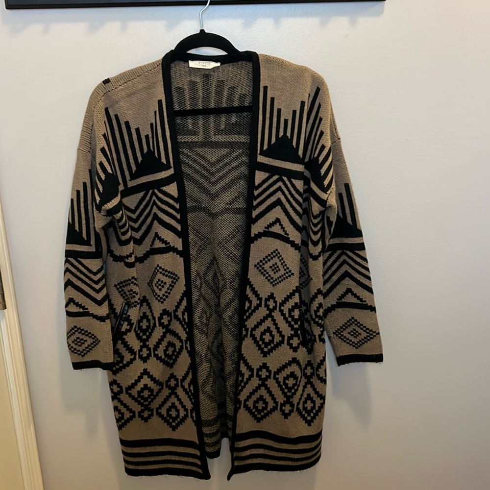Elodie cardigan. Large front pockets.